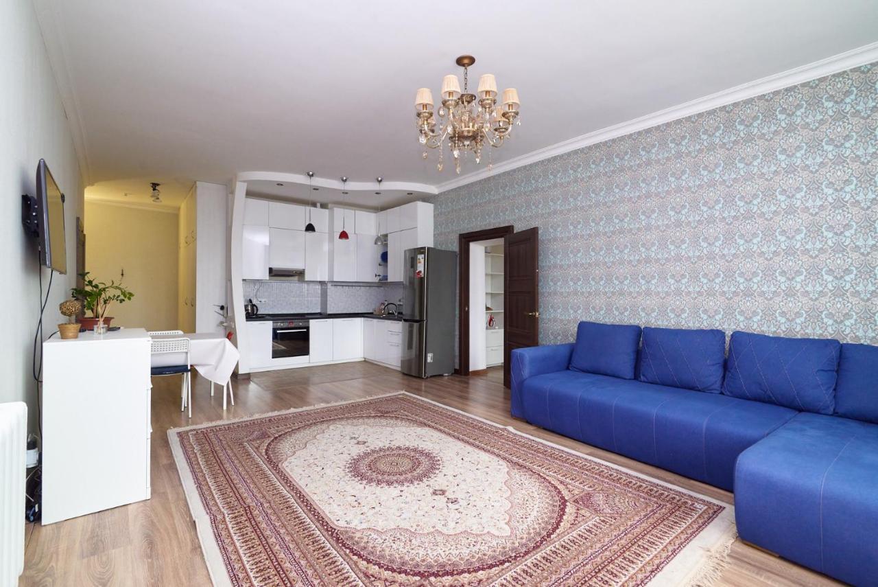 Ferienwohnung Квартира В Самом Центре Столицы Казахстана Astana Exterior foto