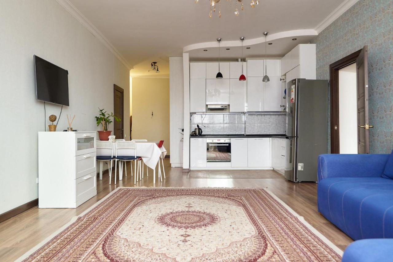 Ferienwohnung Квартира В Самом Центре Столицы Казахстана Astana Exterior foto